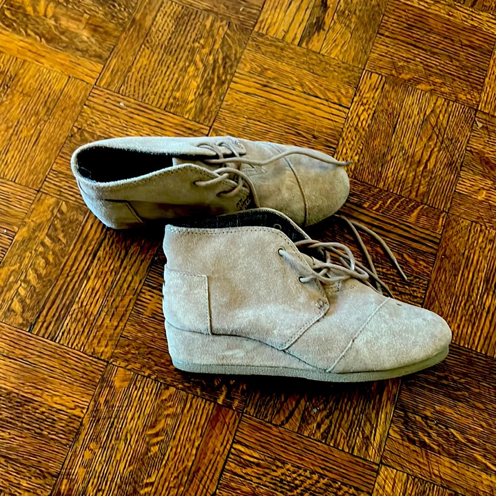Toms wedge suede bootie girls 3.5